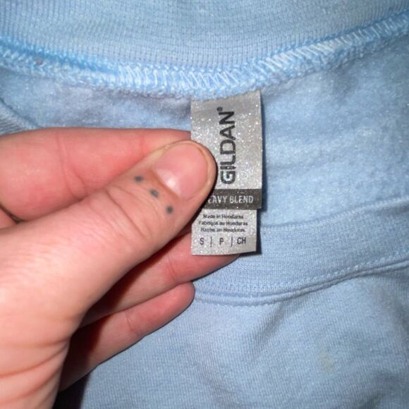 Strawberry Embroidered Crewneck Sweater Size Small - Picture 2 of 2